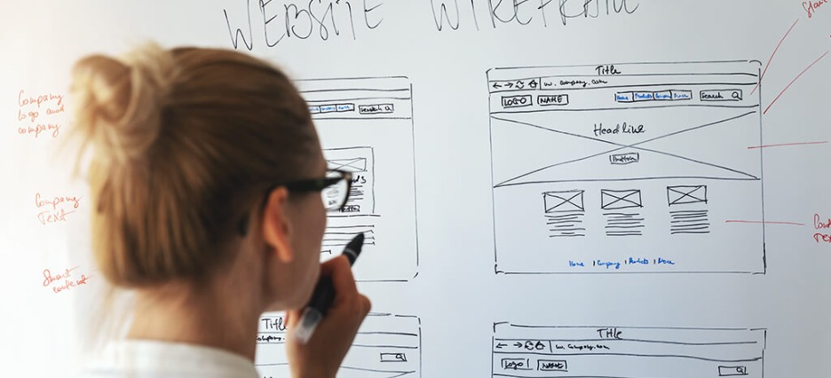 UX Experte zeichnet Website Wireframe